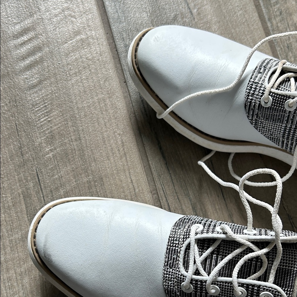 Stylish Women's White and Gray Golf Shoes - Picture 5 of 8